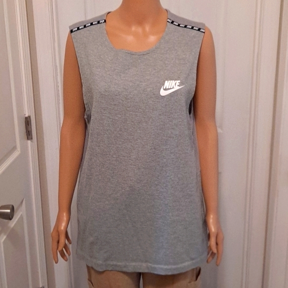 Mens Nike Legend Sleeveless Crew Neck Grey Tee with Upper Back Mesh Panel - Picture 2 of 9